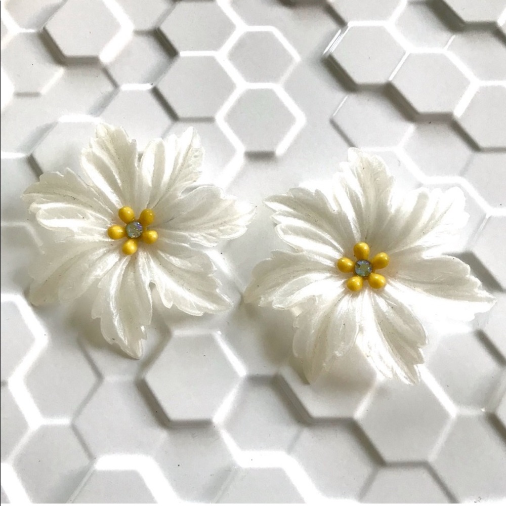 Vintage RARE 60s Jumbo Flower Clip-On Earrings